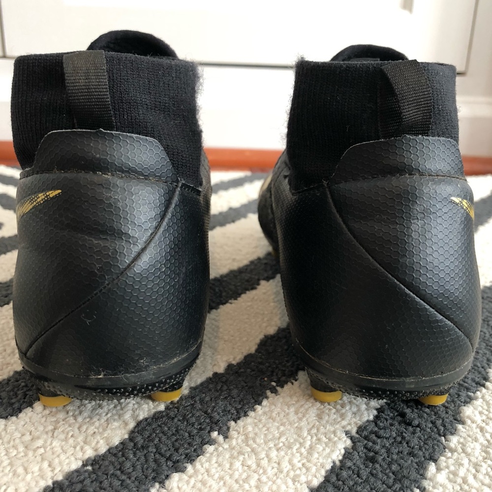⛔️SOLD⛔️ Boy’s Nike Phantom Soccer Cleats ⚽️ 🏆 - Picture 3 of 8